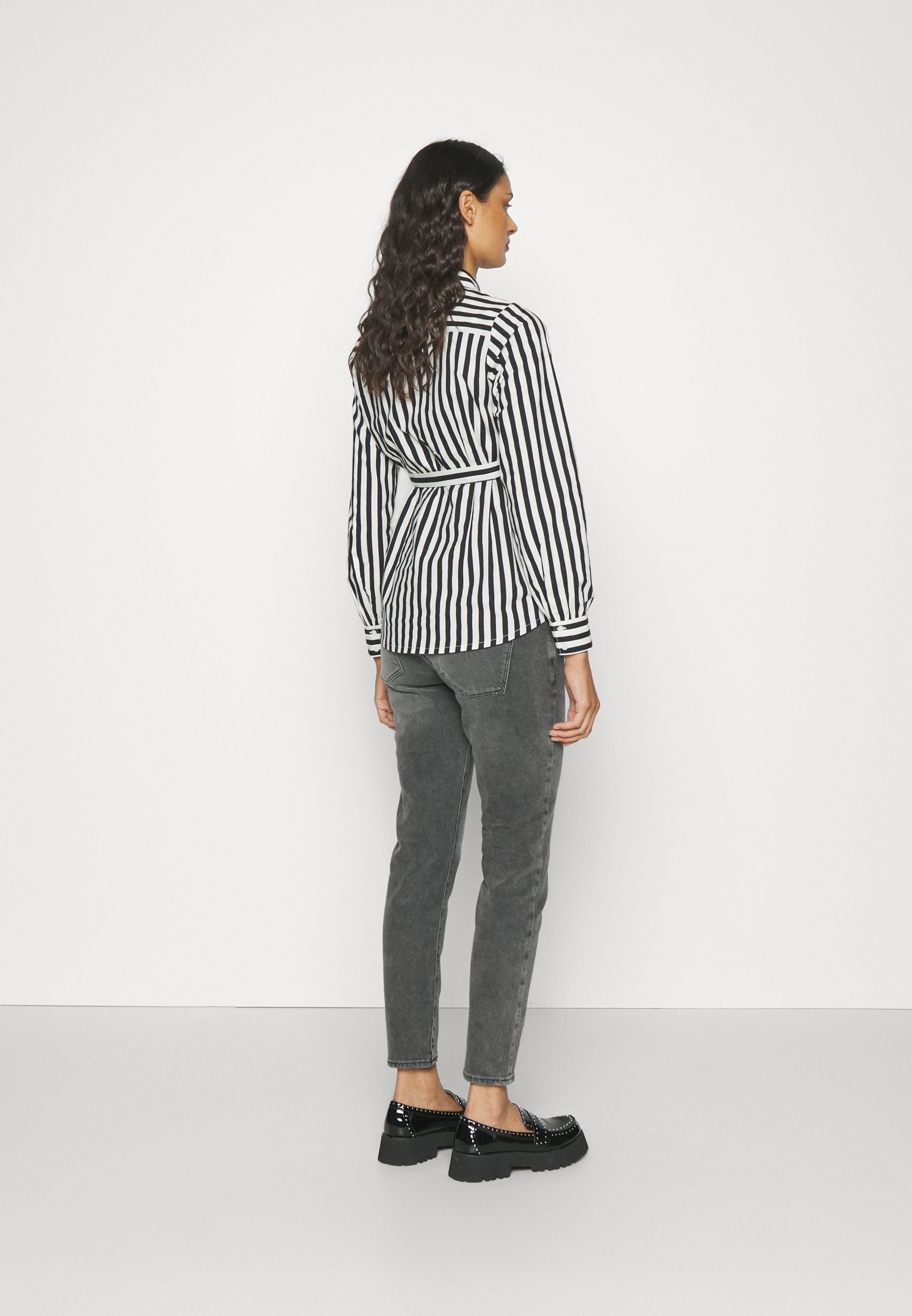 ONLY MATERNITY OLMEMILY STRETCH - Jeans a gamba dritta - denim grigio scuro