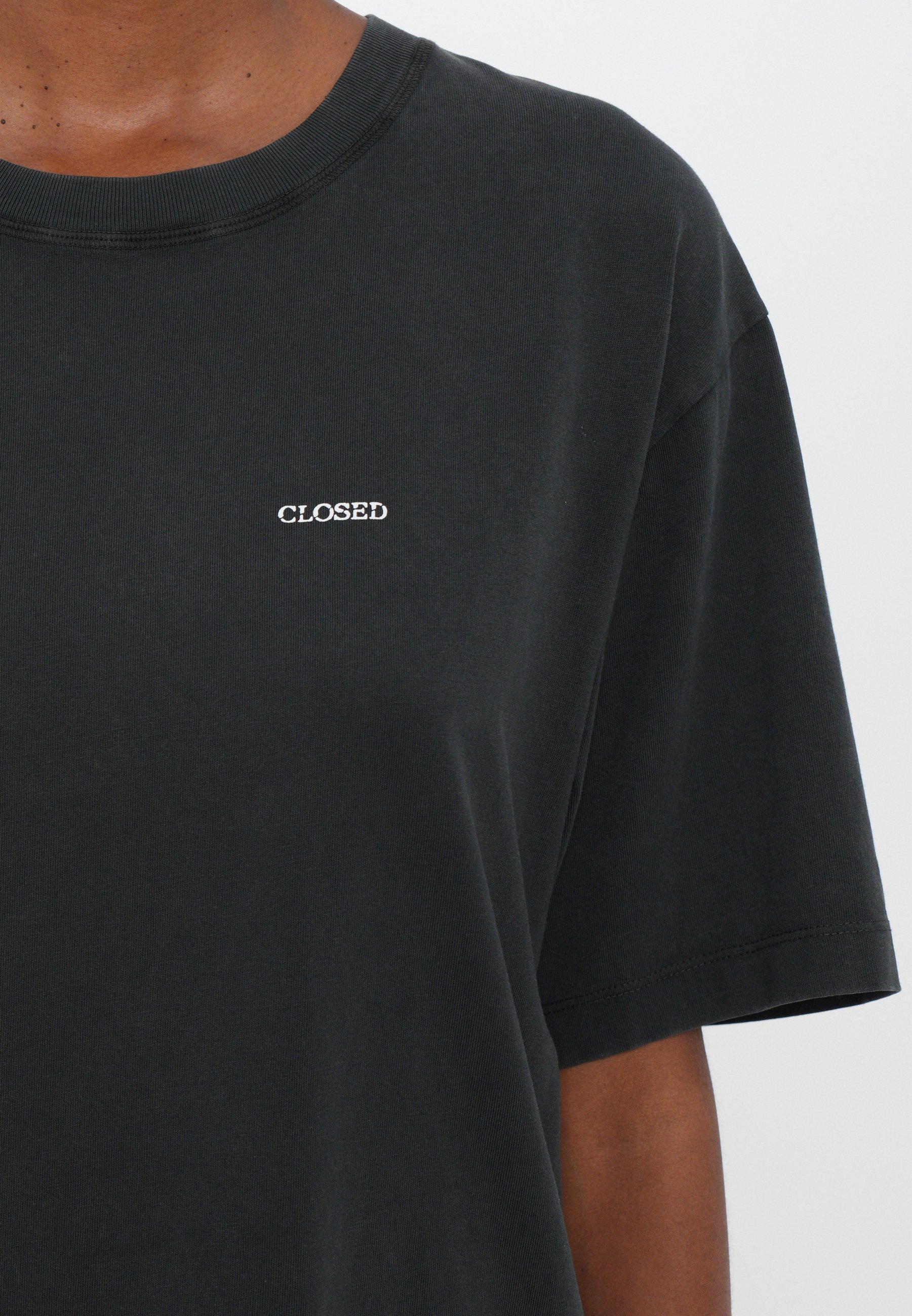 CLOSED RELAXED - T-skjorte med print - black