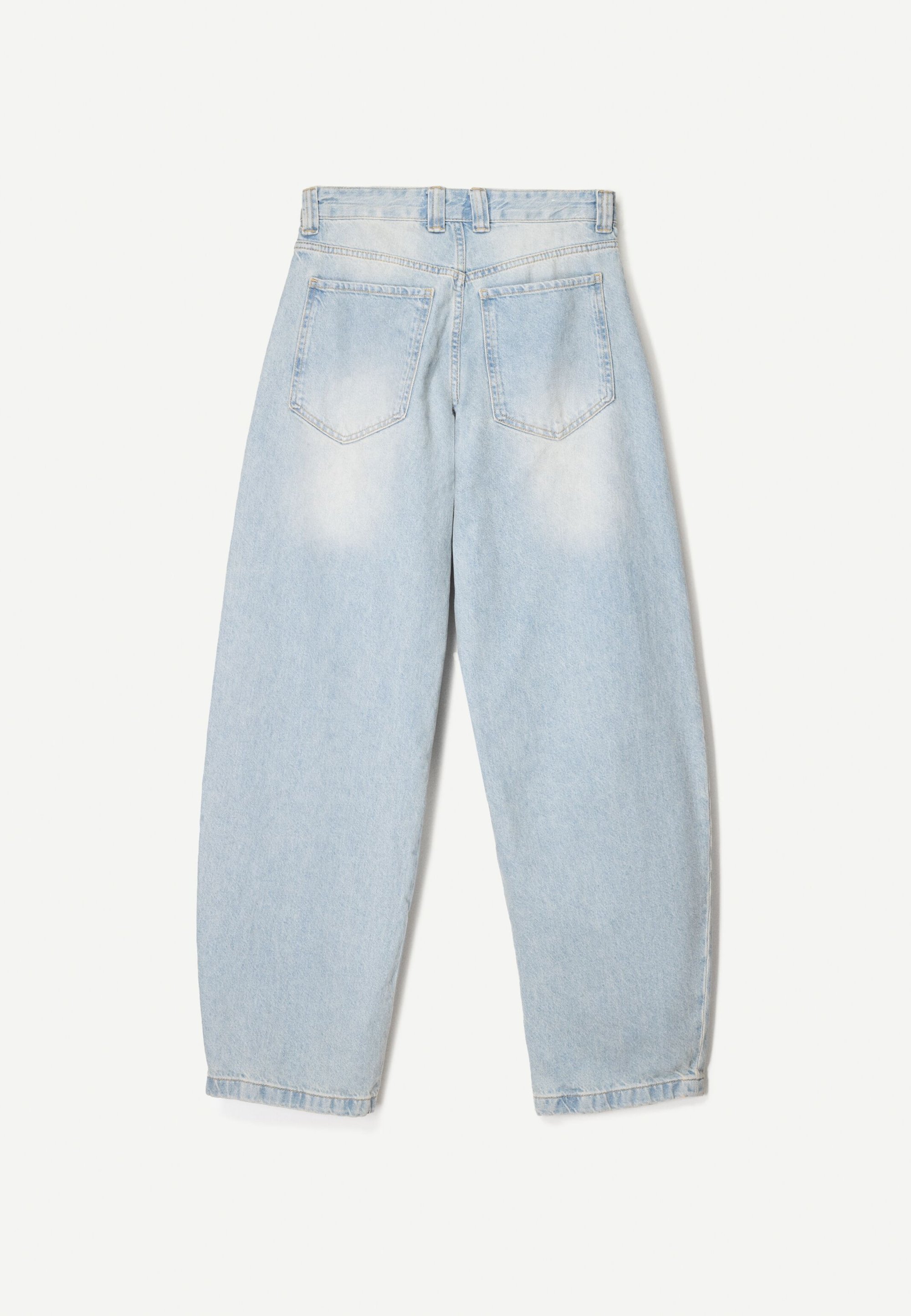Bershka BALLOON - BAGGY - Jeans dalla vestibilità comoda - denim azzurro