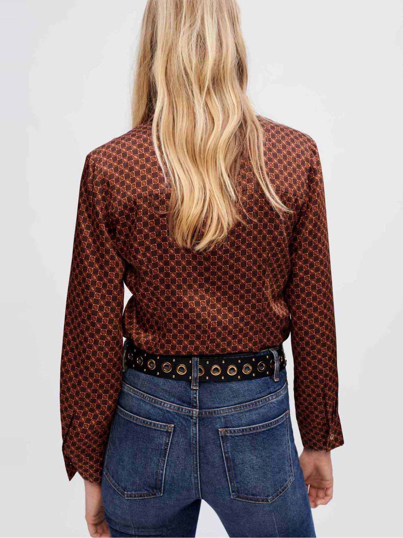 Satijnen shirt met mini-klaverprint.