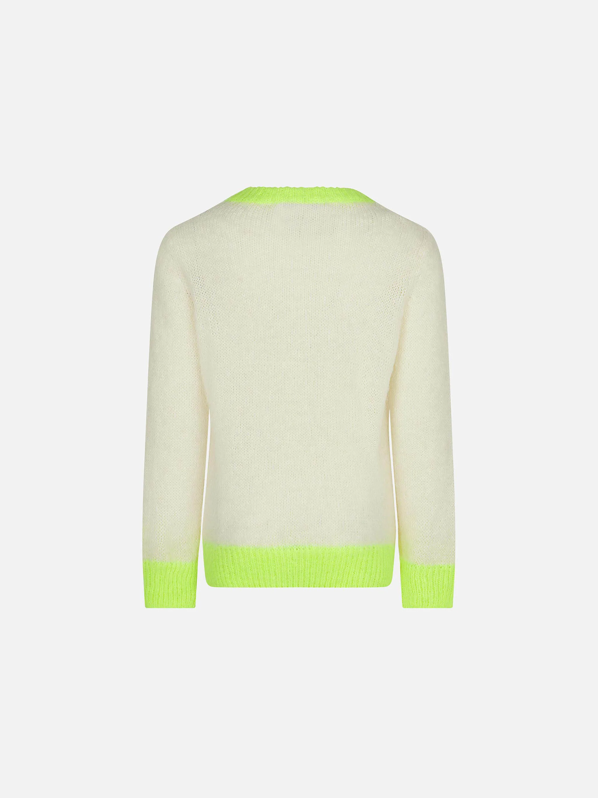 Maglione da bambino girocollo con ricamo fatto a mano