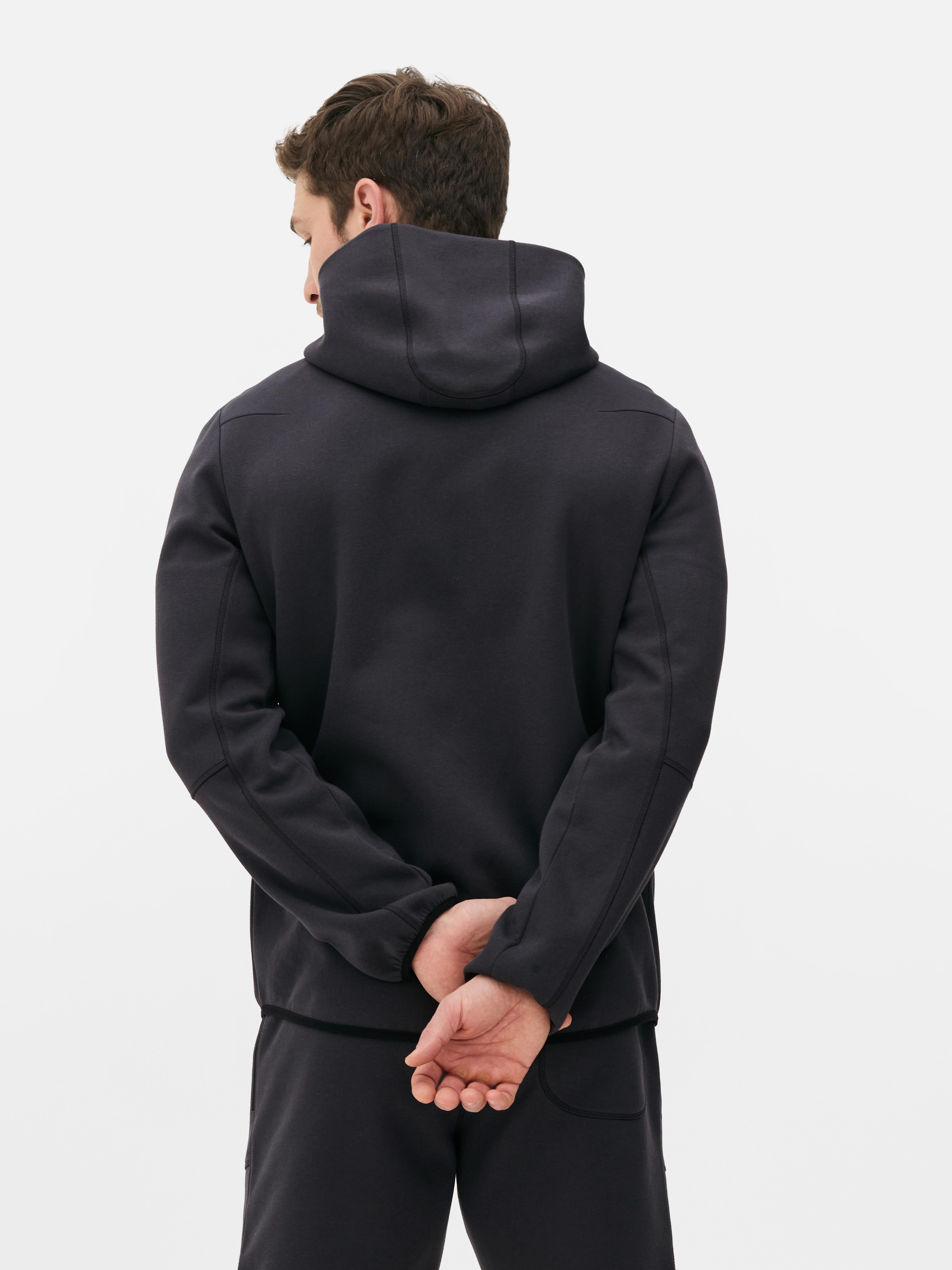 Jachetă cu glugă întărită O jachetă sport cu glugă, fermoar frontal complet și buzunare