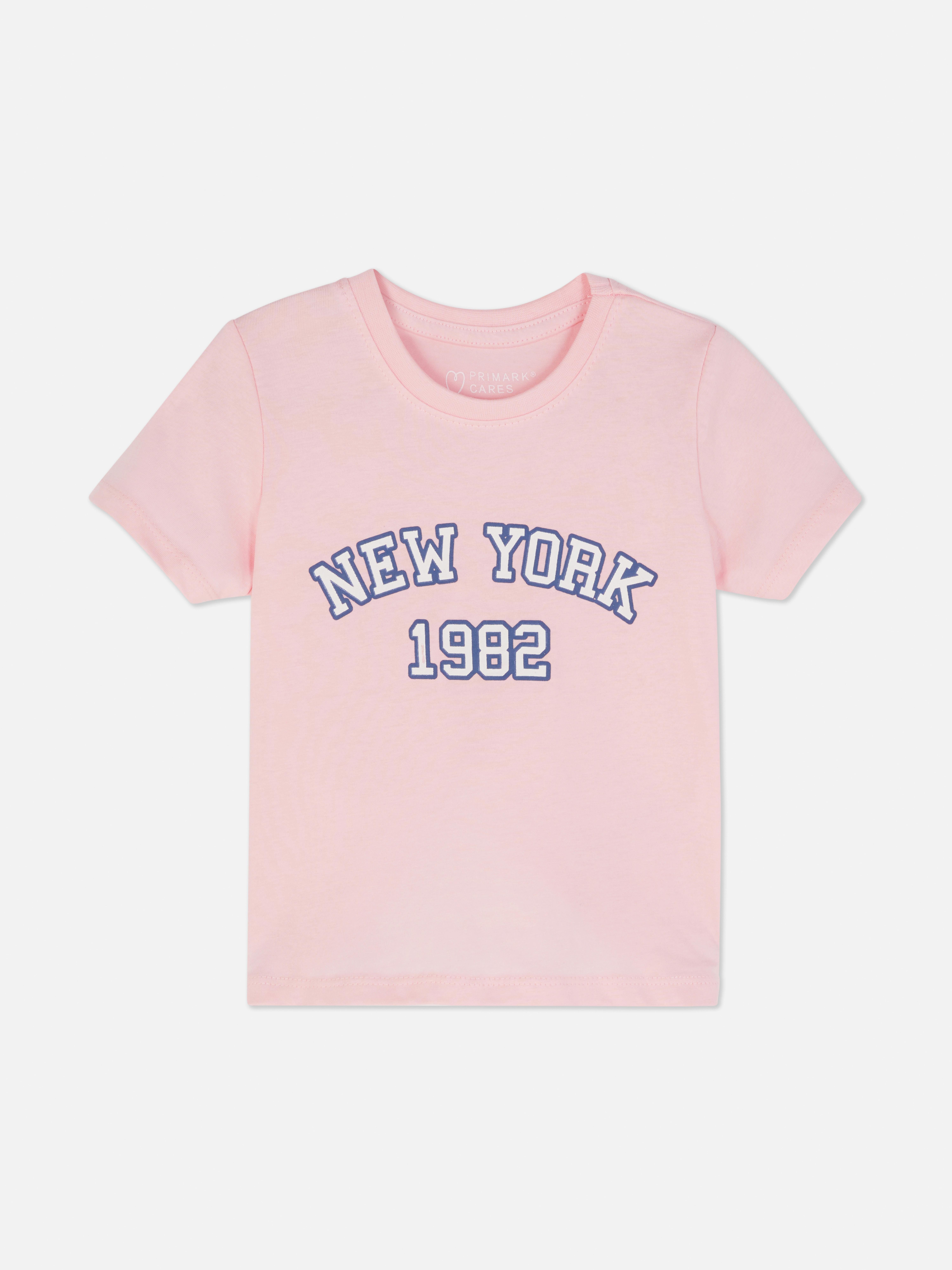 New York Print T-Shirt Ein T-Shirt mit Rundhalsausschnitt, kurzen Ärmeln und einem Aufdruck auf der Vorderseite