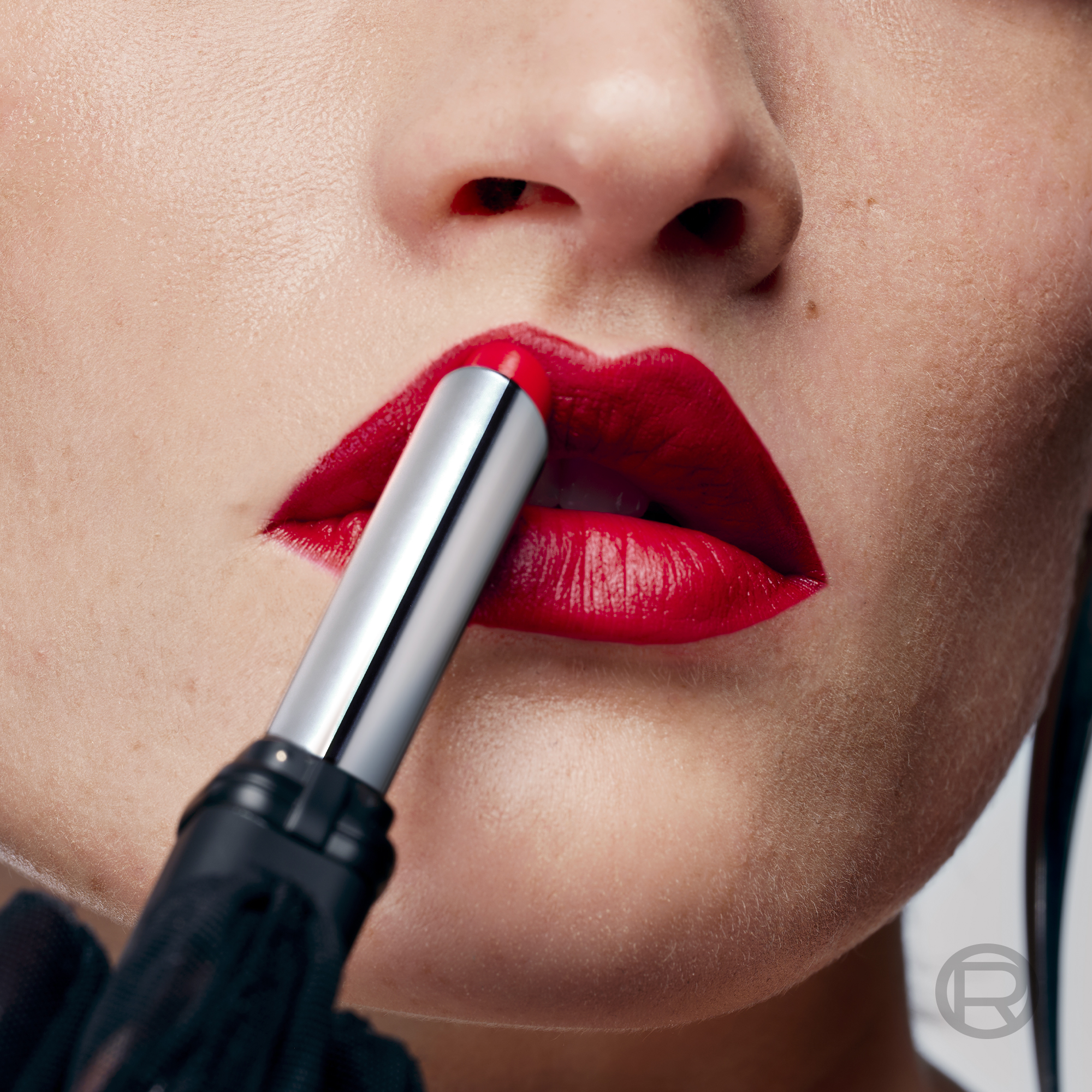 L'Oreal Paris x Mugler Power Matte кармин Кармини