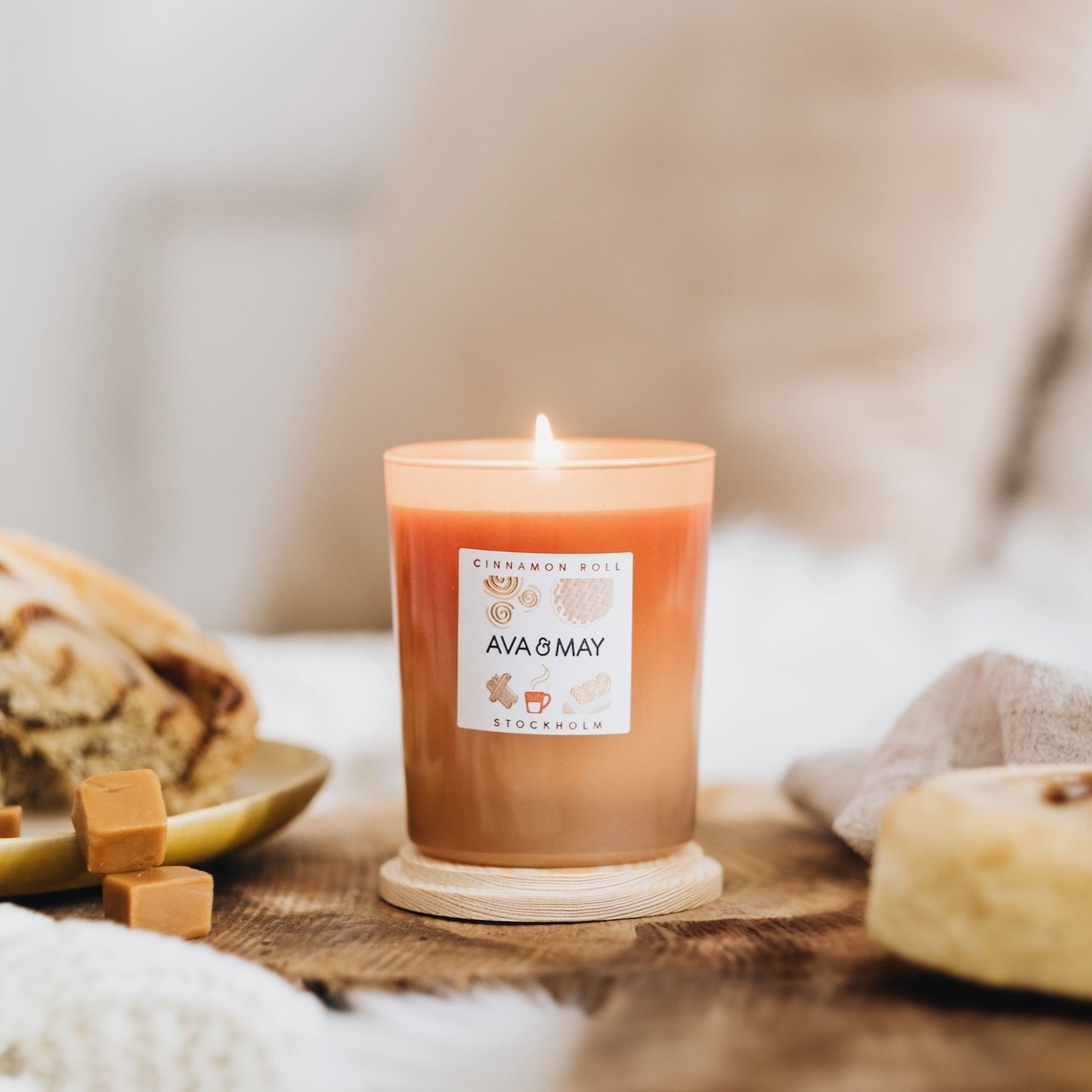 AVA & MAY Bougie parfumée Roulé à la Cannelle