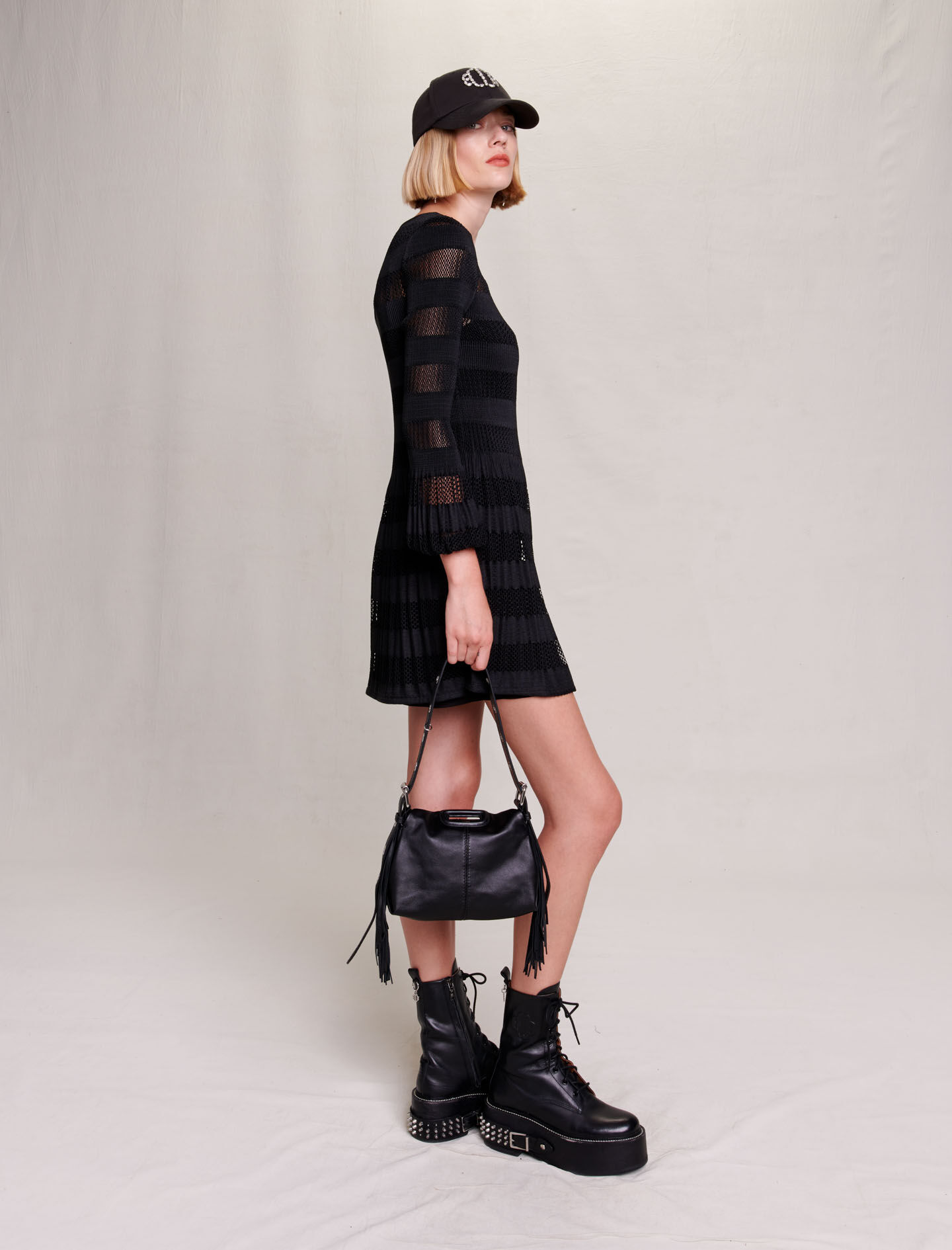 Rochie scurtă din tricot ajurat - Negru
