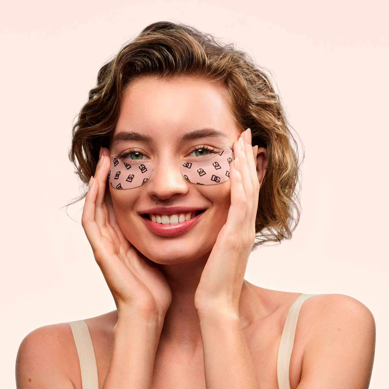 As almofadas de gel para os olhos Dolce&Gabbana Fresh Skin No-Puff Caffeine Eye Patches são ideais para a área dos olhos.