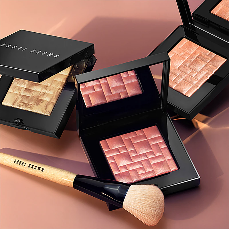 Rozjasňujúci púder Bobbi Brown