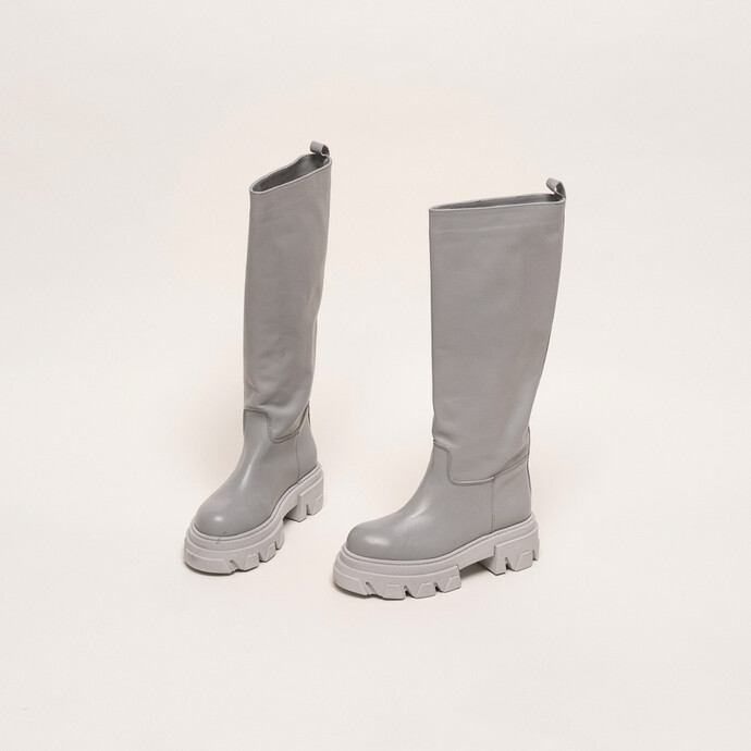 Bottes à semelles crantées  en cuir gris