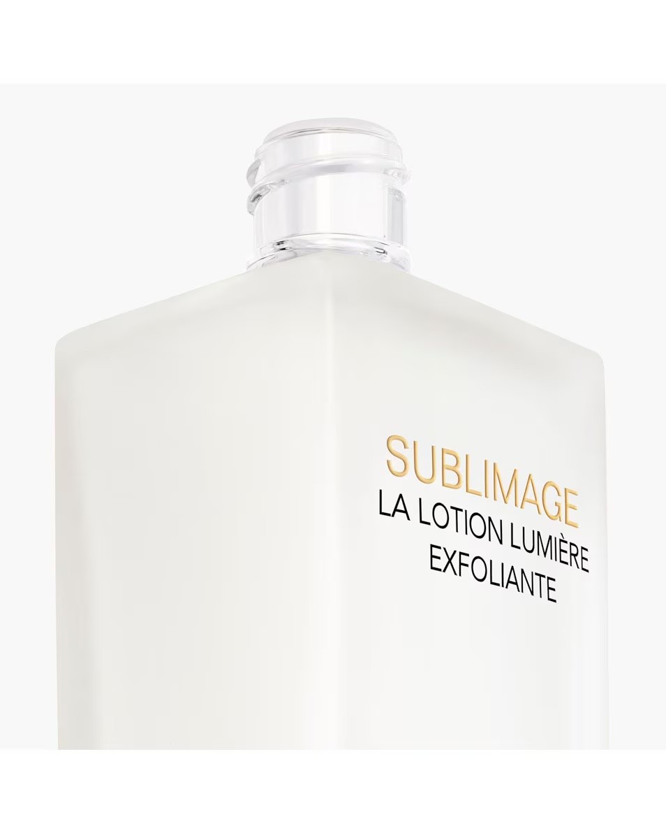 CHANEL SUBLIMAGE LA LOTION LUMIÈRE EXFOLIANTE ULTIEME LOTION: ΑΠΟΦΟΛΙΩΝΕΙ ΚΑΙ ΦΩΤΙΝΕΙ