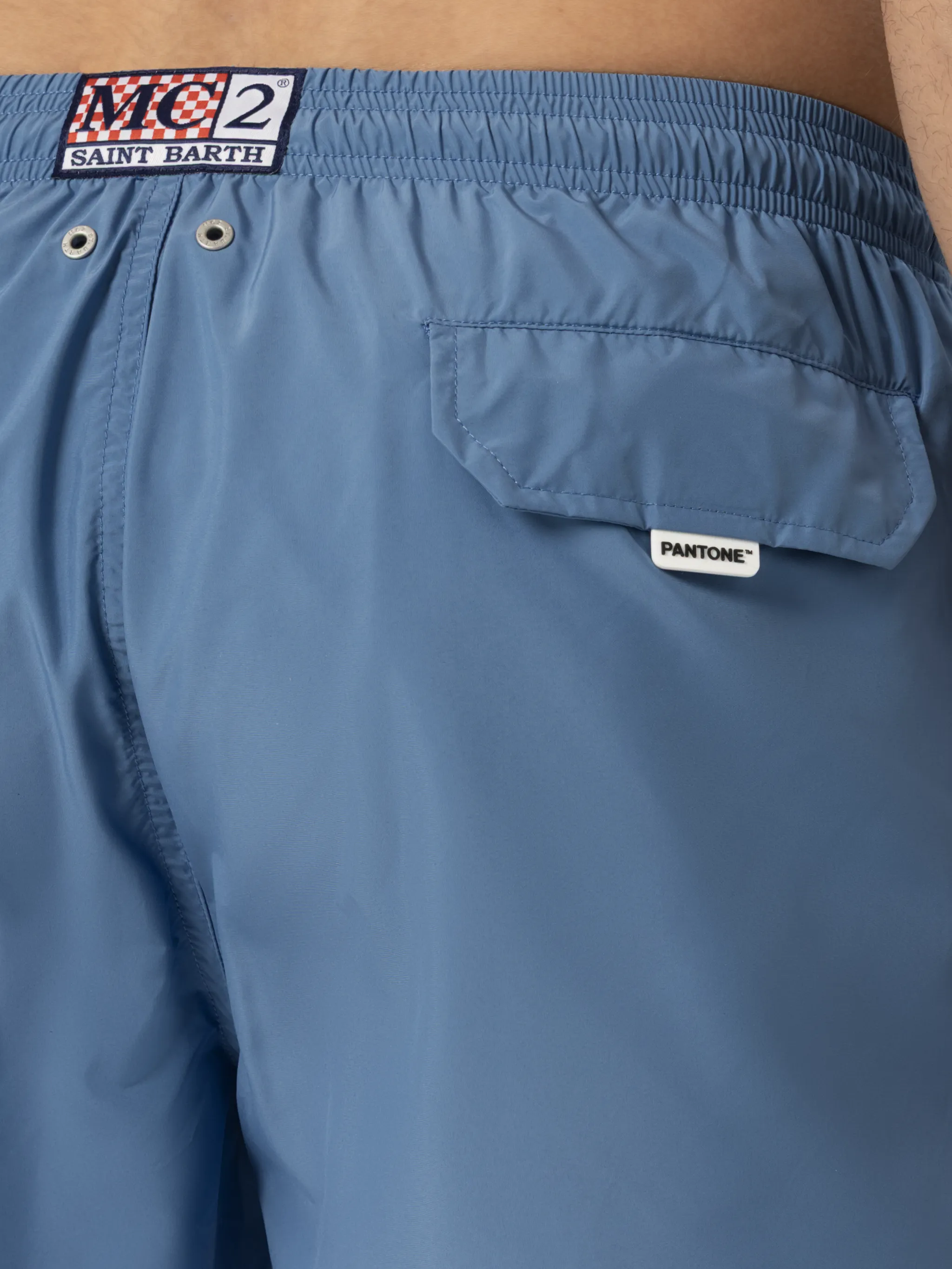 Pantone Lighting badpak in lichtgewicht poederblauw | PANTONE
