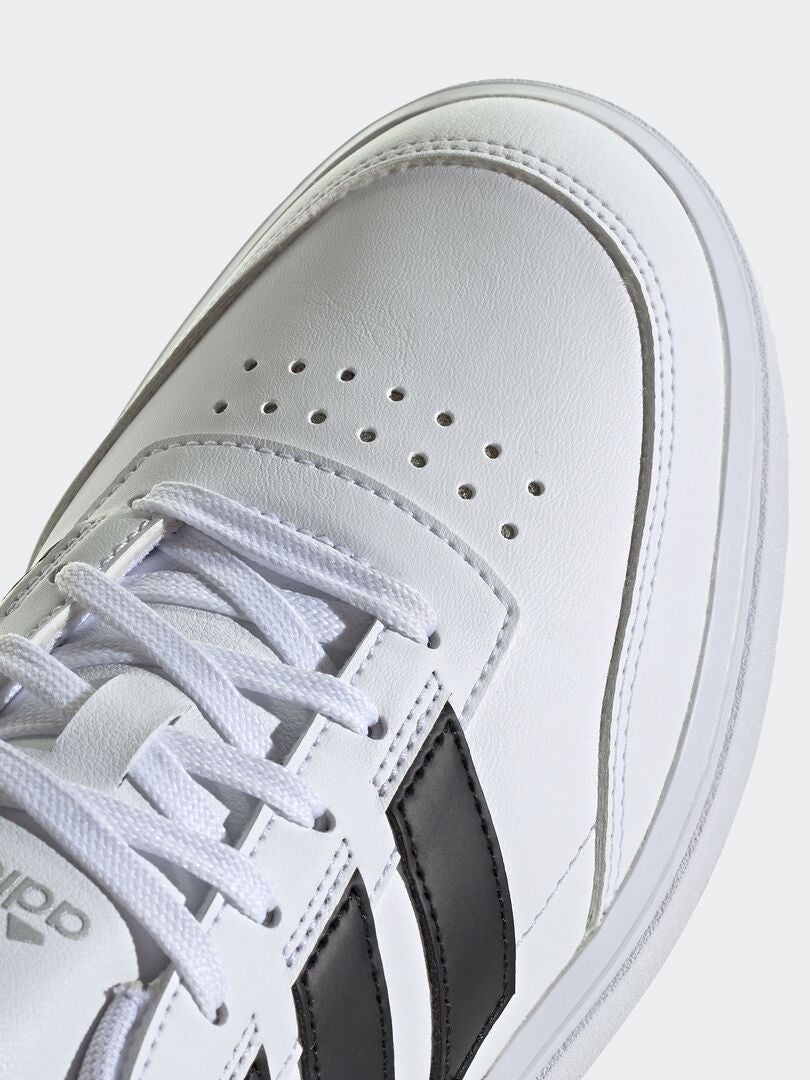 Tênis 'Courtblock' da Adidas - branco