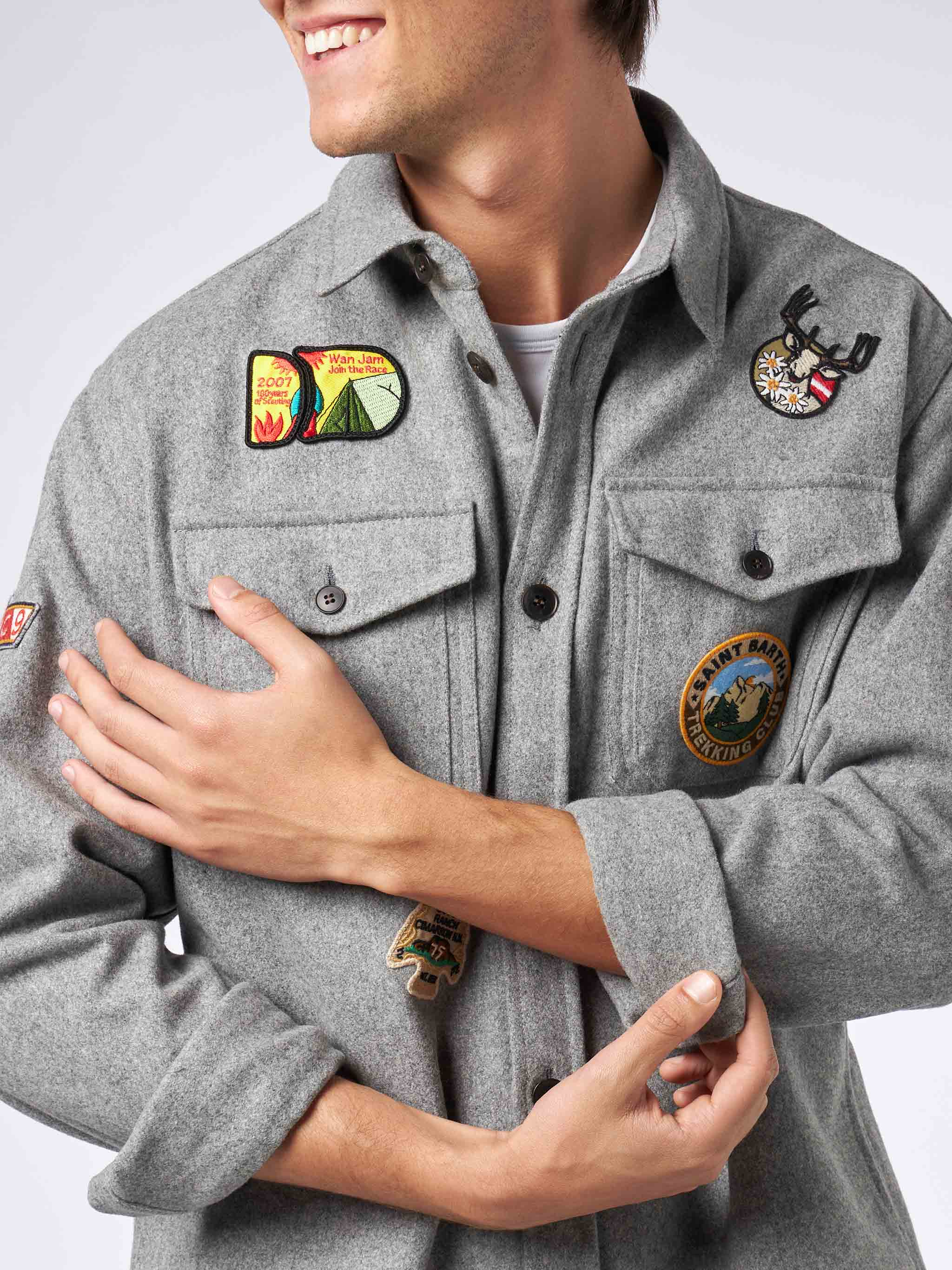Grijze wollen herenoverhemd met zakken en patches
