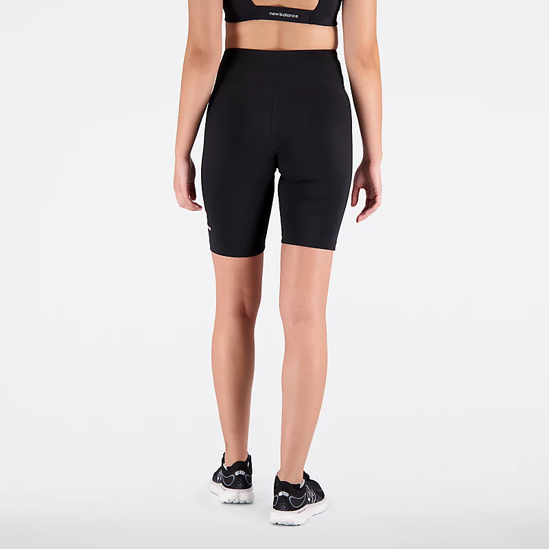 Damskie krótkie spodenki NB Essentials Stacked Fitted - CZARNE