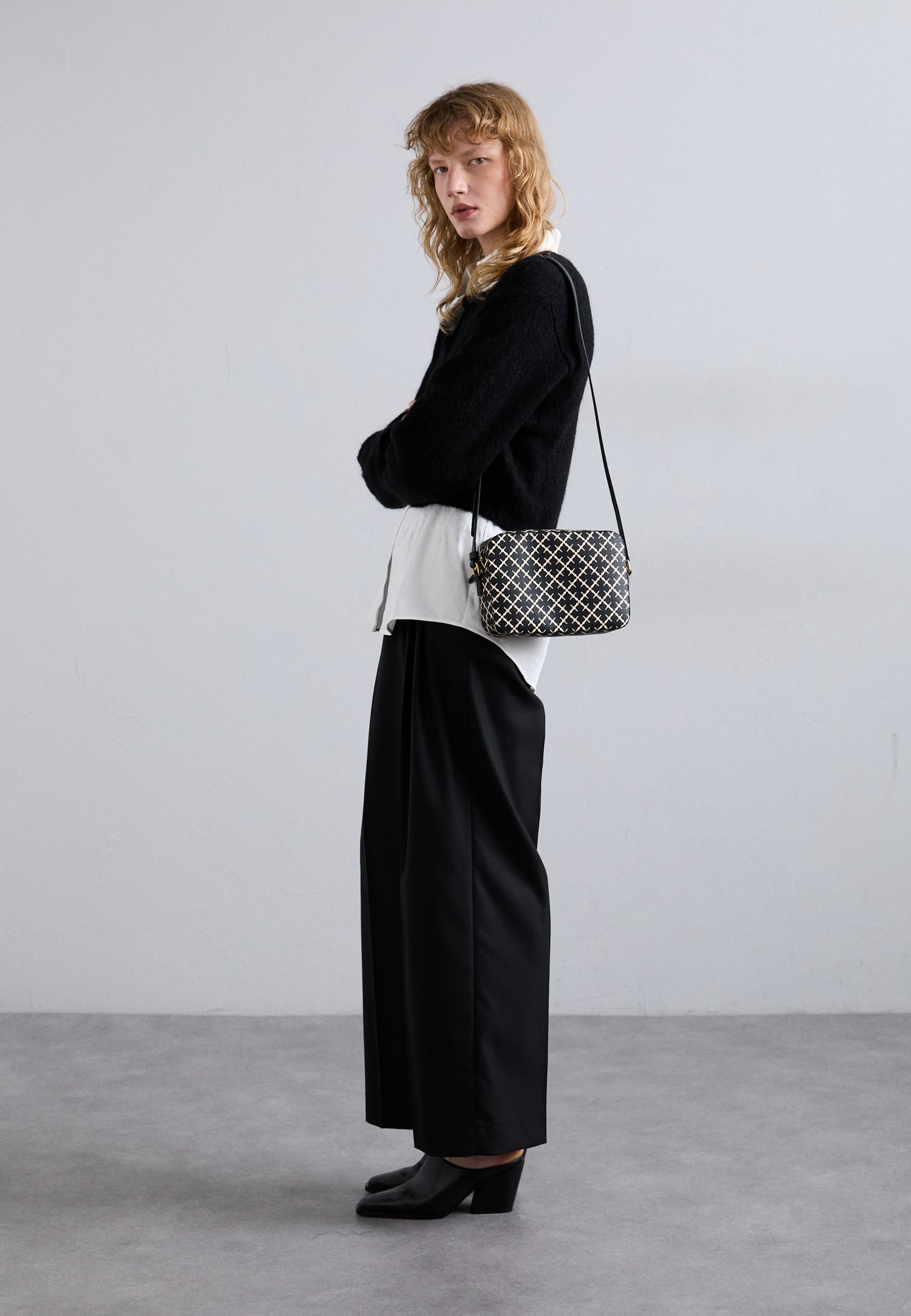 Von Malene Birger LOLLA – Umhängetasche – Schwarz