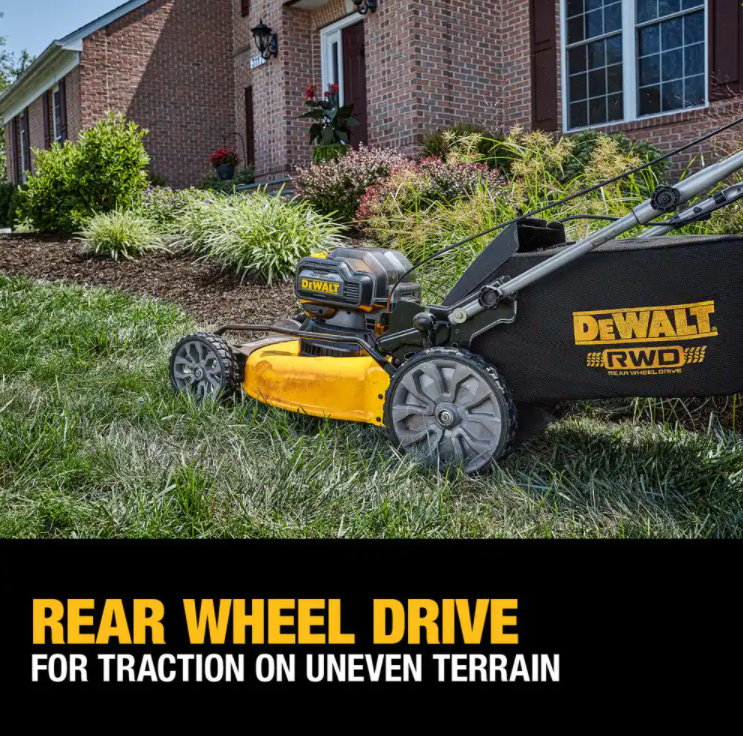 Cortador de grama elétrico sem fio DEWALT de 21 polegadas e 20 volts com acionamento manual, duas baterias Flexvolt de 12Ah e carregador.