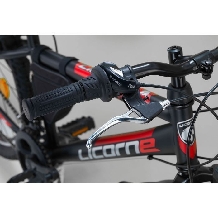 Un VTT pour tous ceux qui recherchent un compagnon pour le quotidien et le tout-terrain. [Noir/Rouge/Gris, 24]