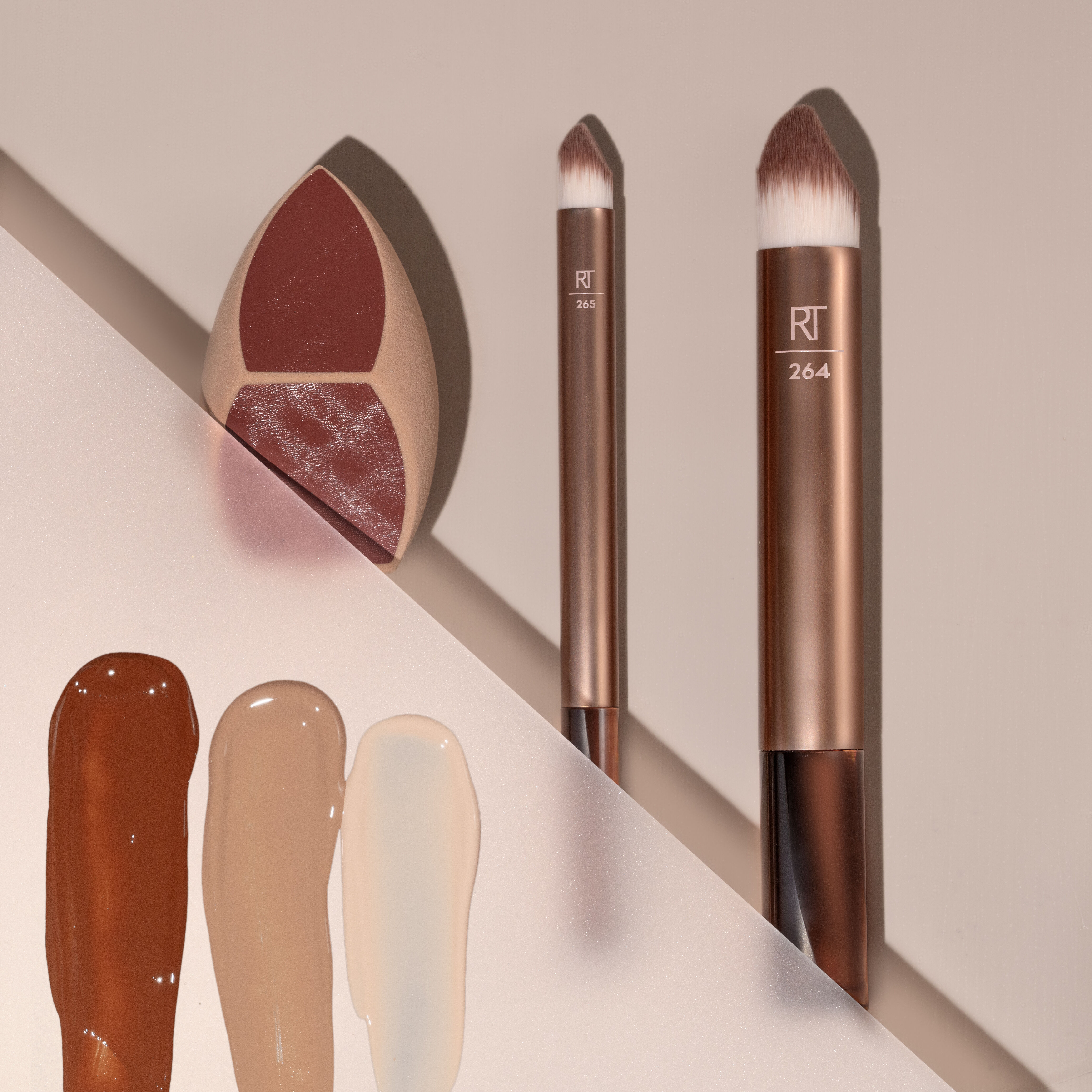Real Techniques Makeup Saver + Borste Trio