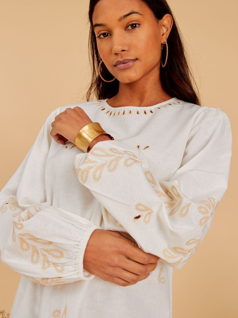 Vestido com bordado - BEGE