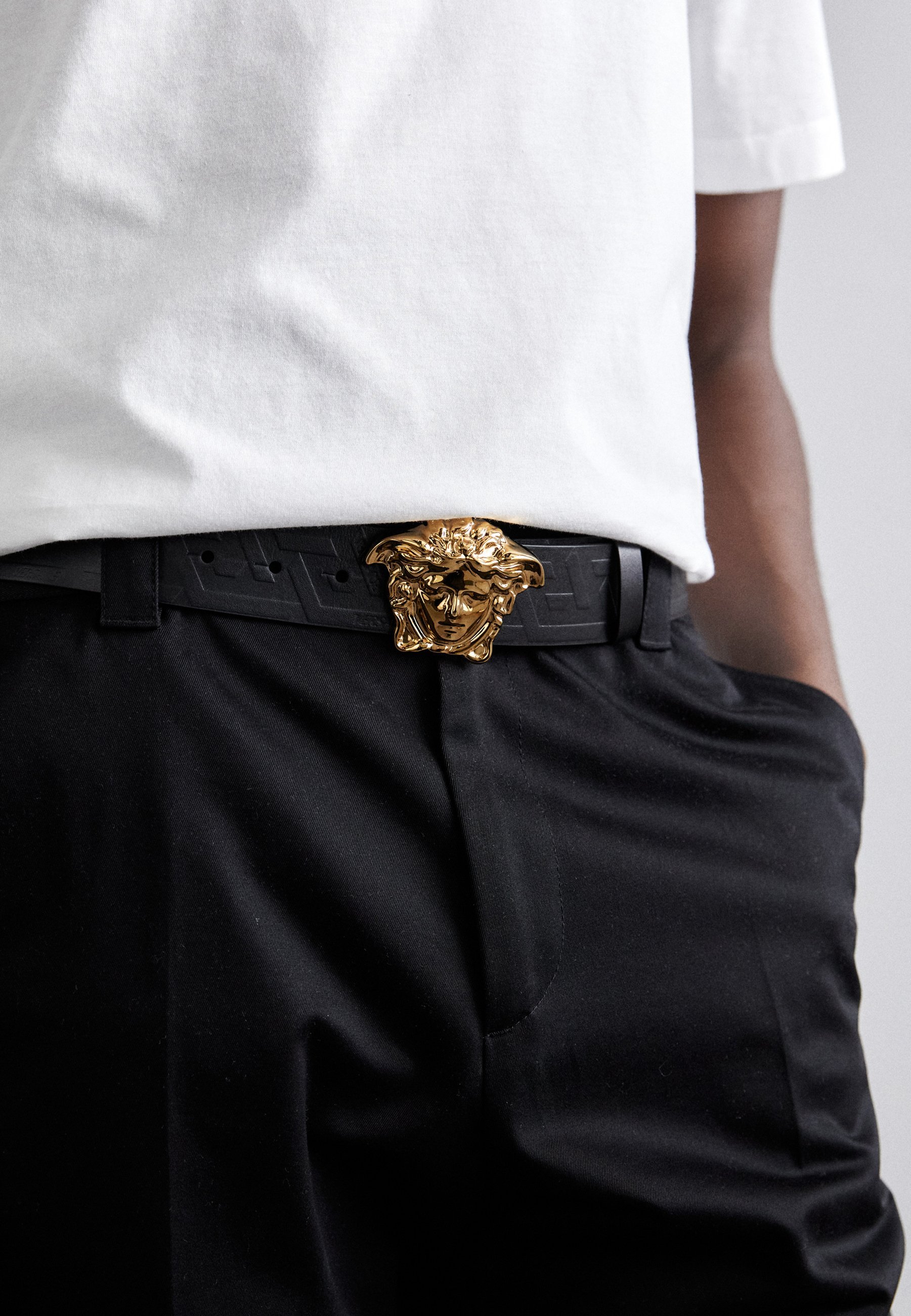 Versace BELT GRECA EMBOSSED - Öv - fekete/aranyszínű