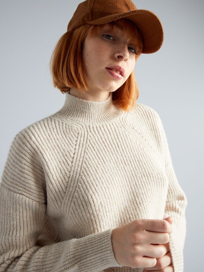 Sweter z grubej dzianiny ażurowej - BEŻOWY