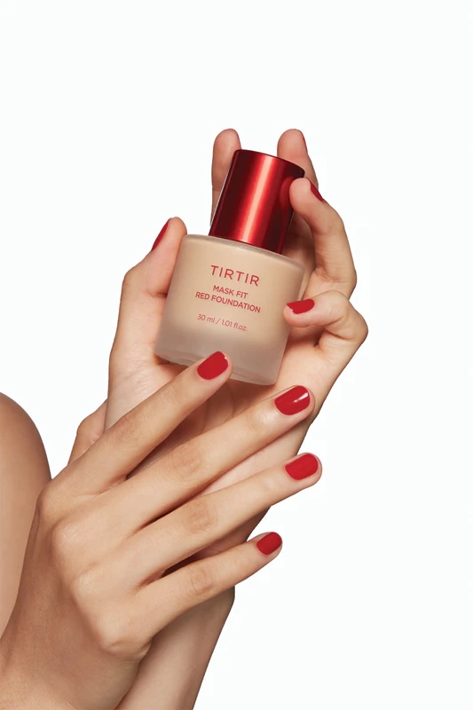 TIRTIR Mask Fit Red Foundation је осветљујућа, хидратантна течна подлога.