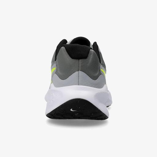  Nike Revolution 7