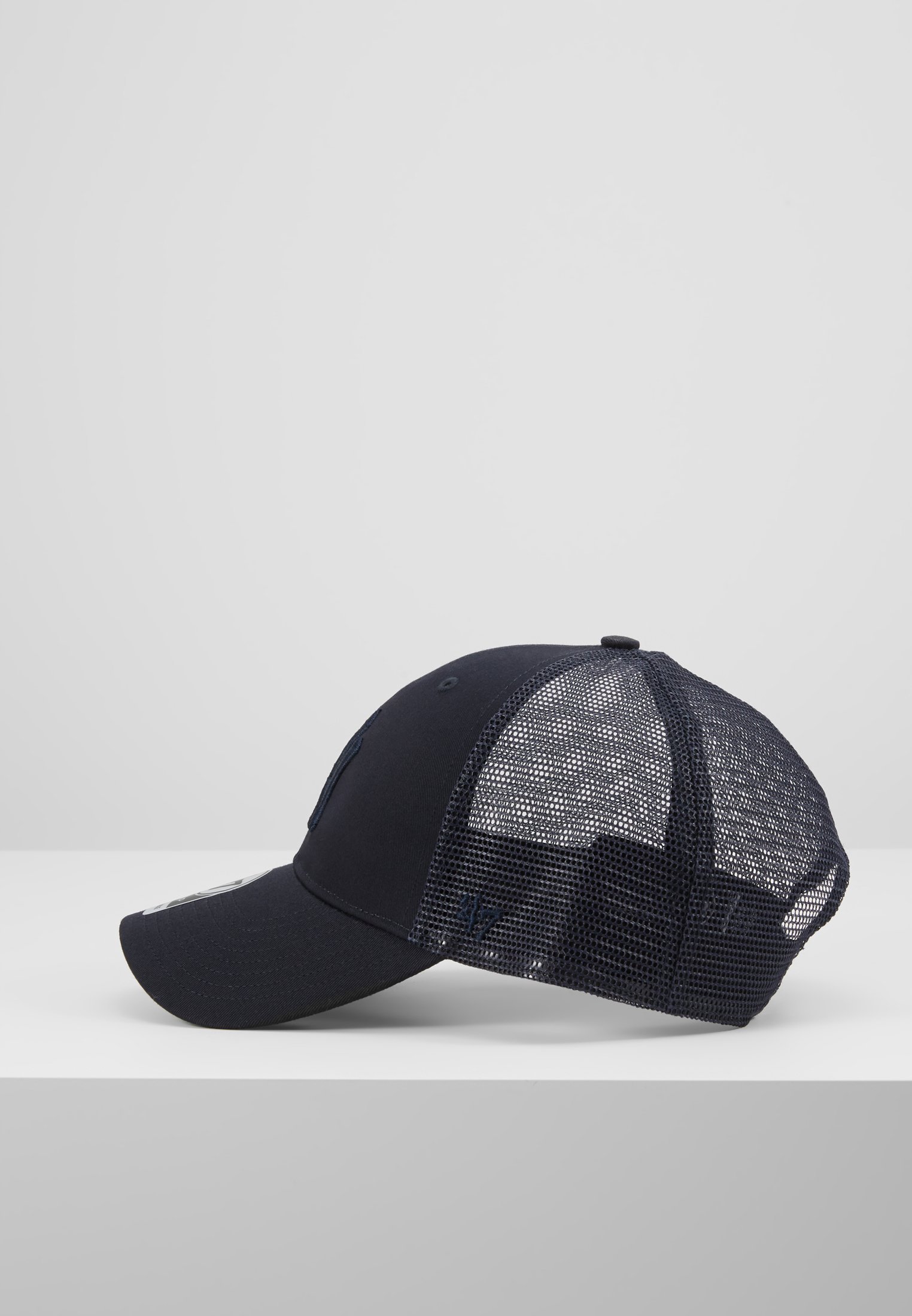 '47 Caps