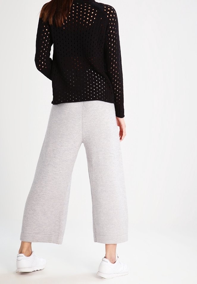 Sweter KIOMI - czarny