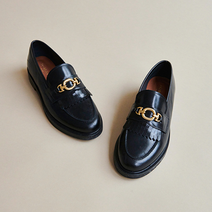 Mocassins à boucles dorées  en cuir noir