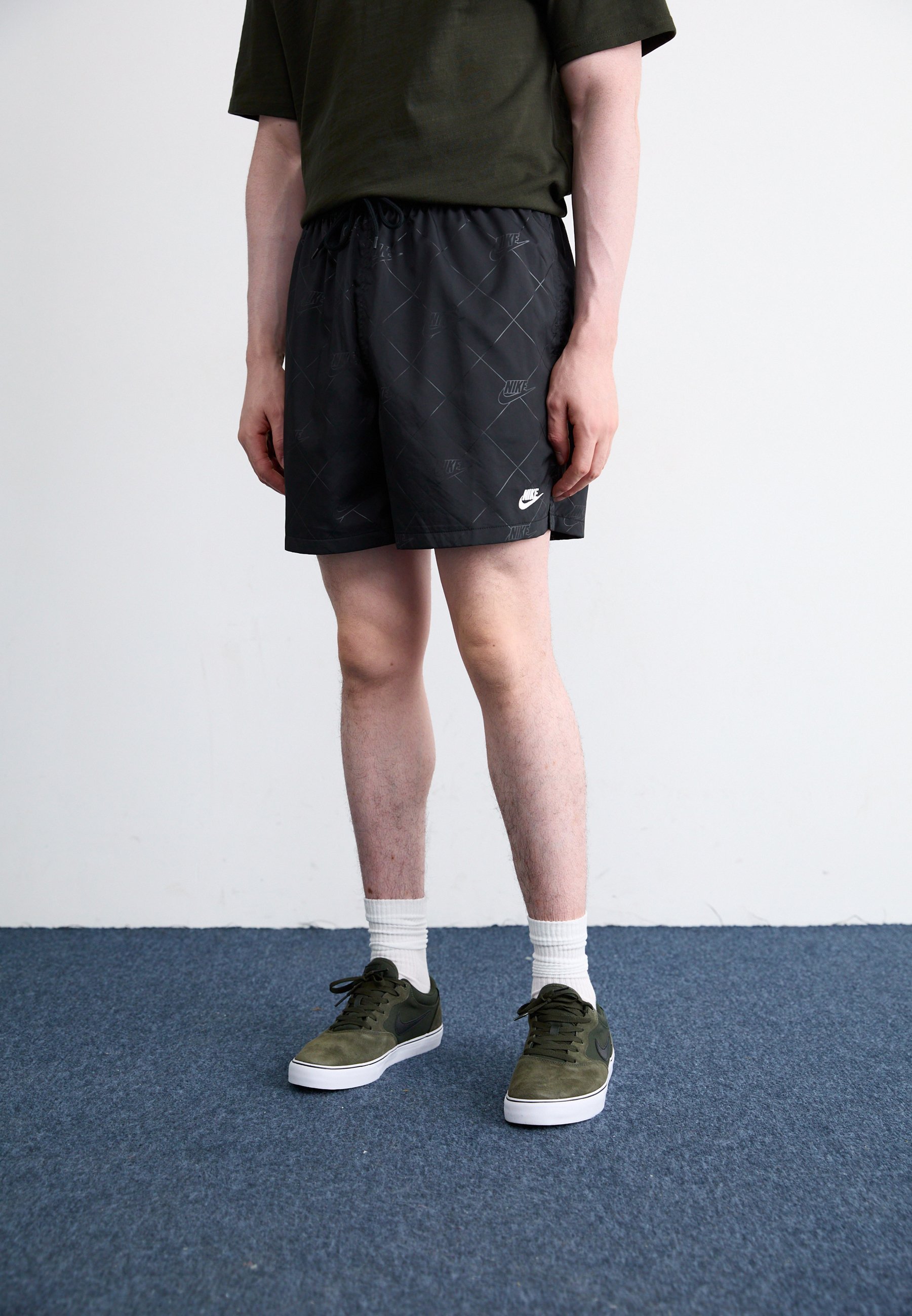 Nike Sportswear CLUB REISSE - Šortky - čierna