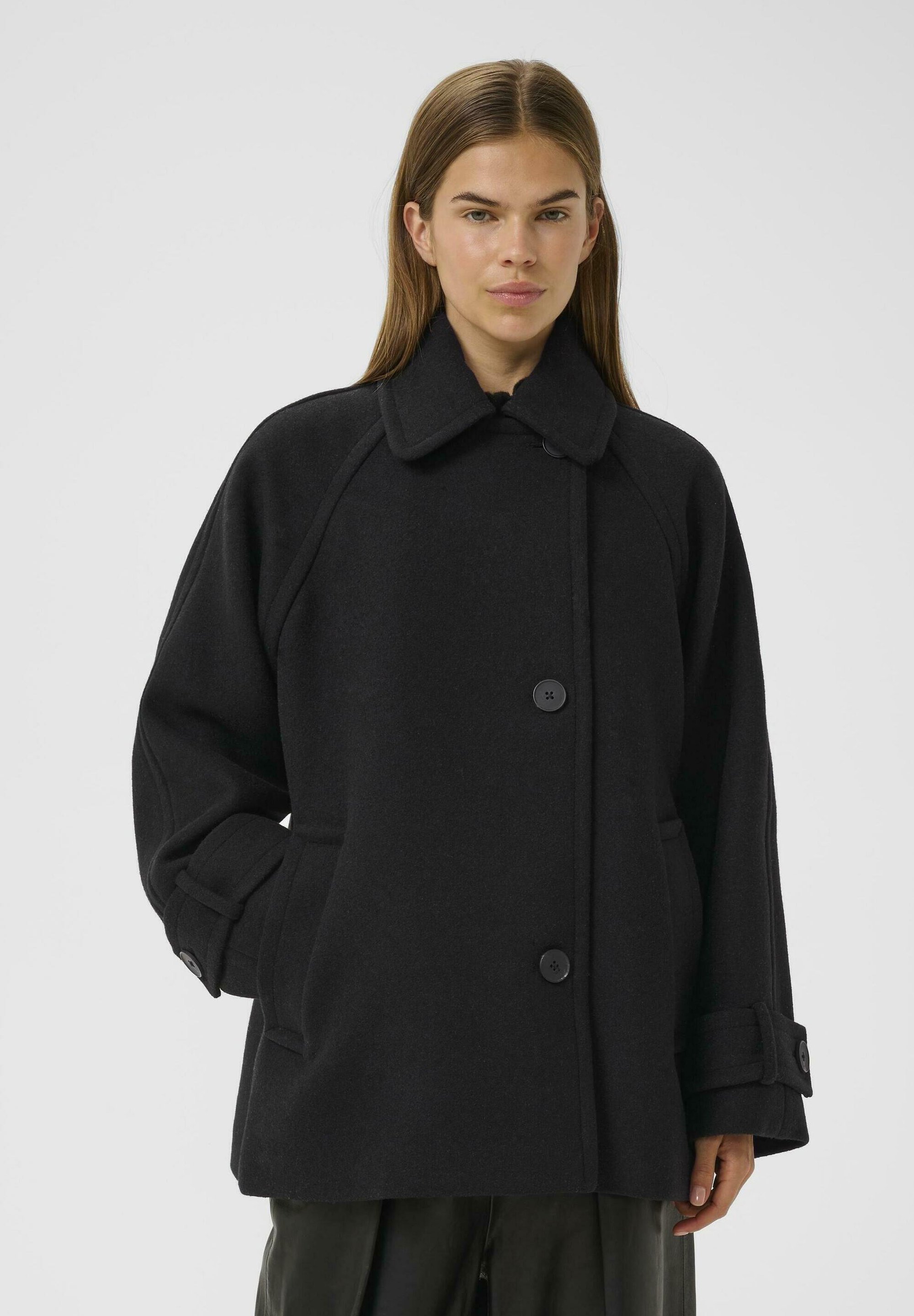 „InWear“ trumpas paltas – juodas