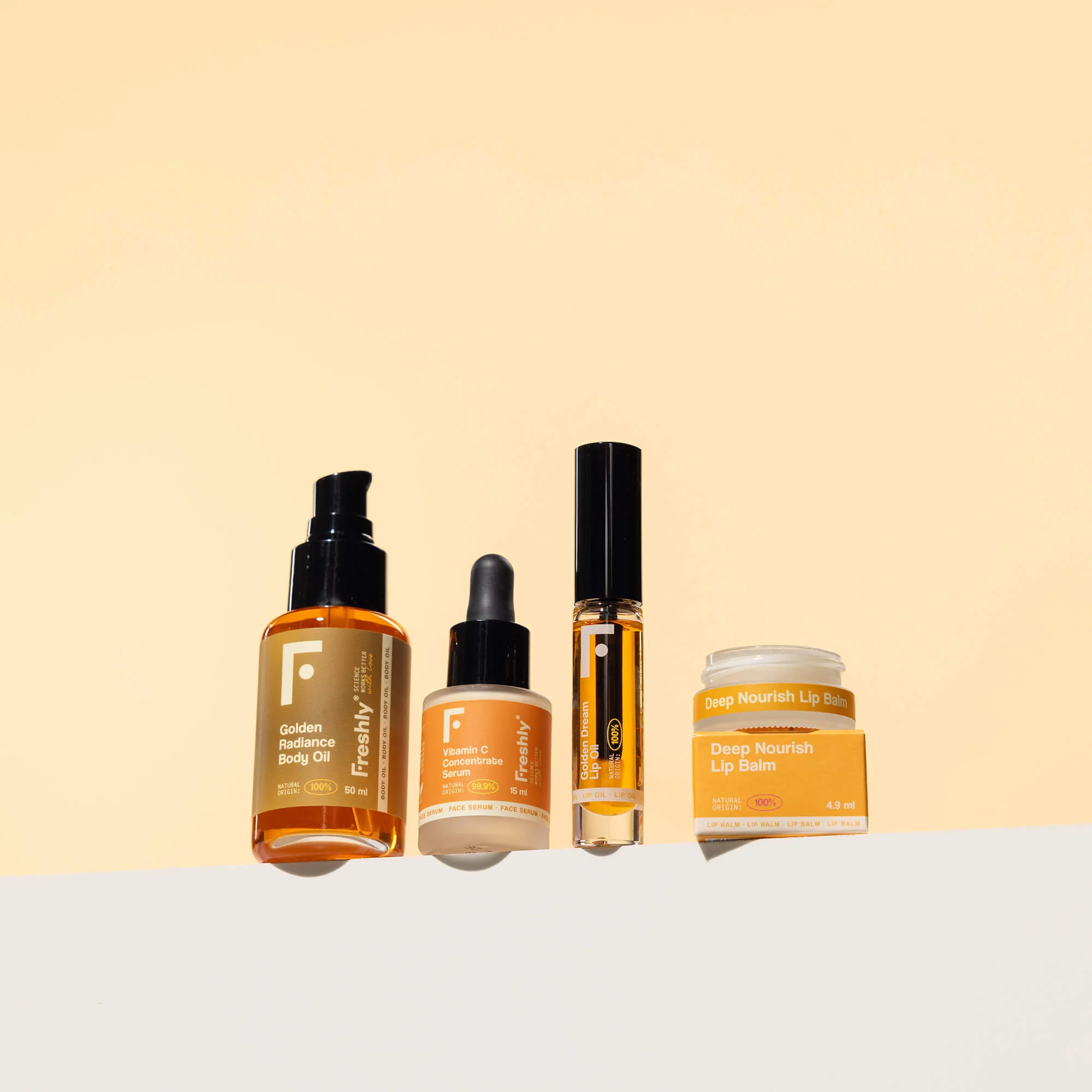 Corpo Cofanetto Vitamin C & Hydration Essentials - Cofanetti Viso e Corpo, Olio elasticizzante antismagliature, Siero viso illuminante, Gloss, Balsamo Labbra