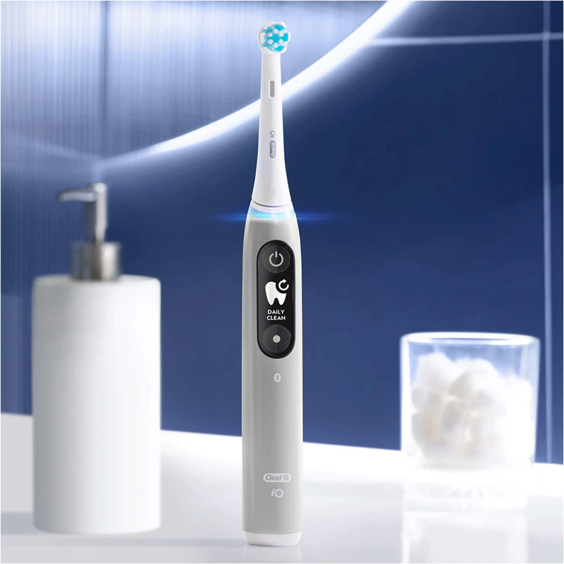 Escova de dentes elétrica Oral-B iO6 com estojo