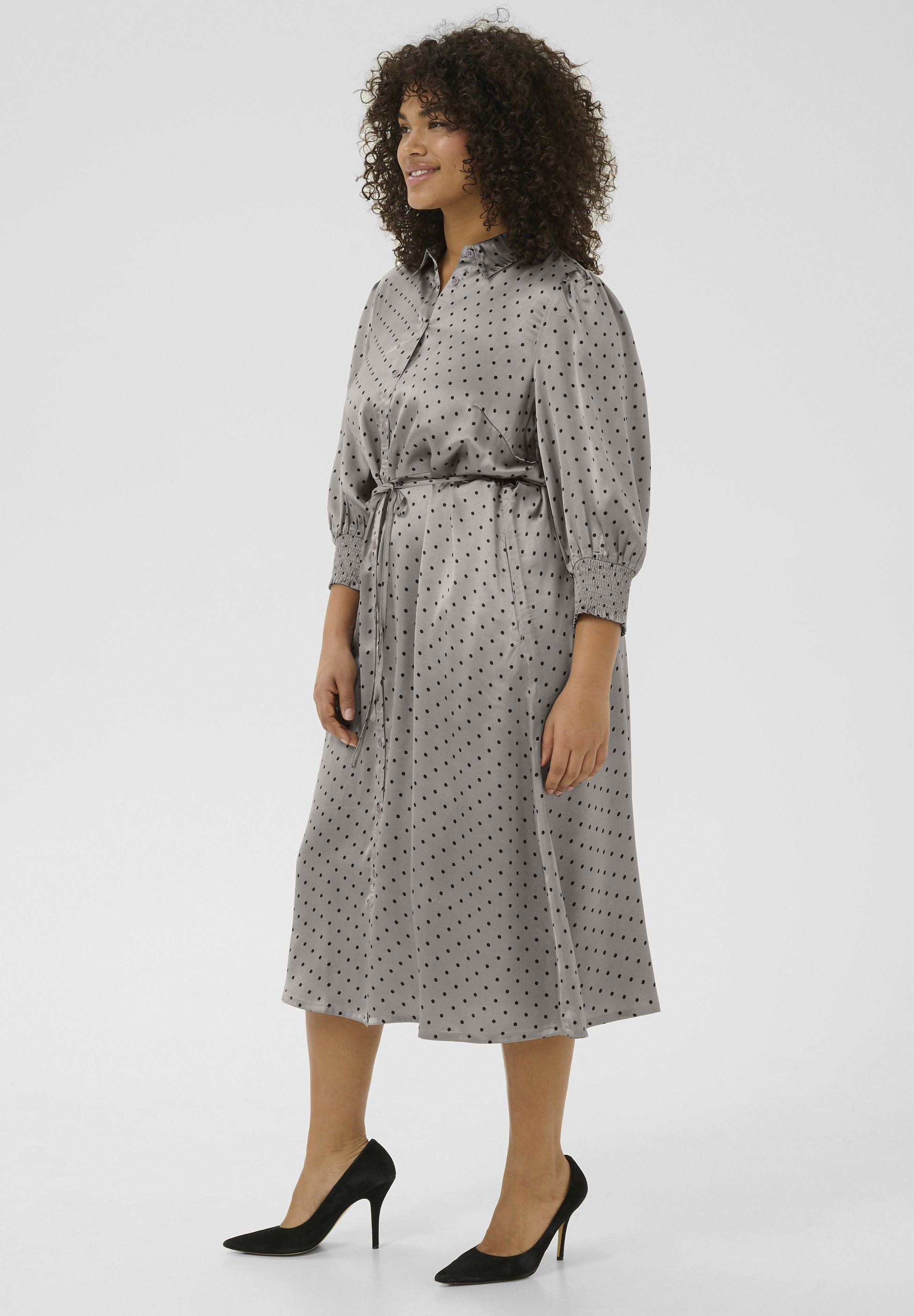 Robe-chemise Kaffe Curve KCEMINE OLINE - Gris anthracite à pois noirs