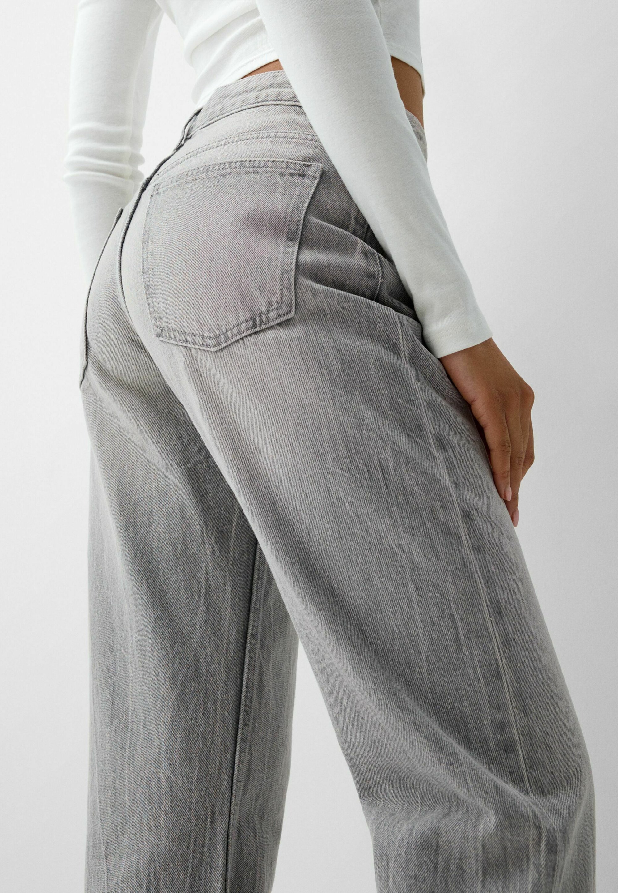 Bershka jeans met rechte pijpen - grijs
