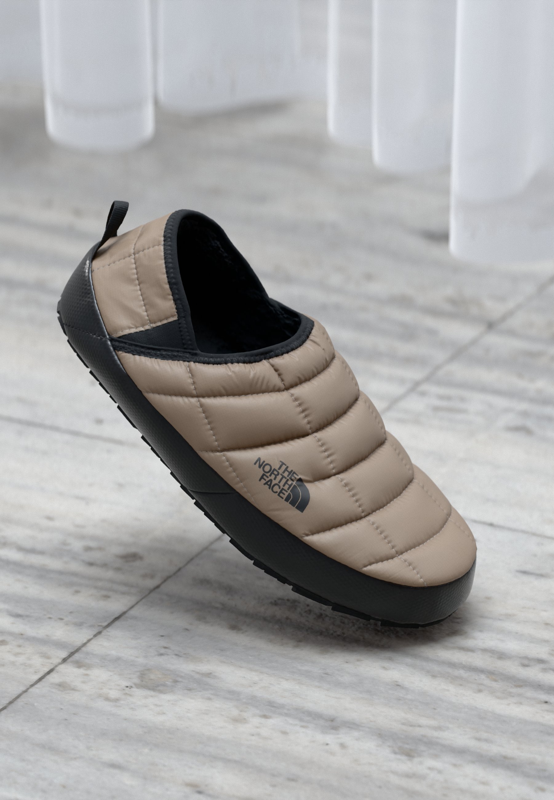 The North Face THERMOBALL TRACTION MULE V - Ciabatte - grigio fungo/nero TNF