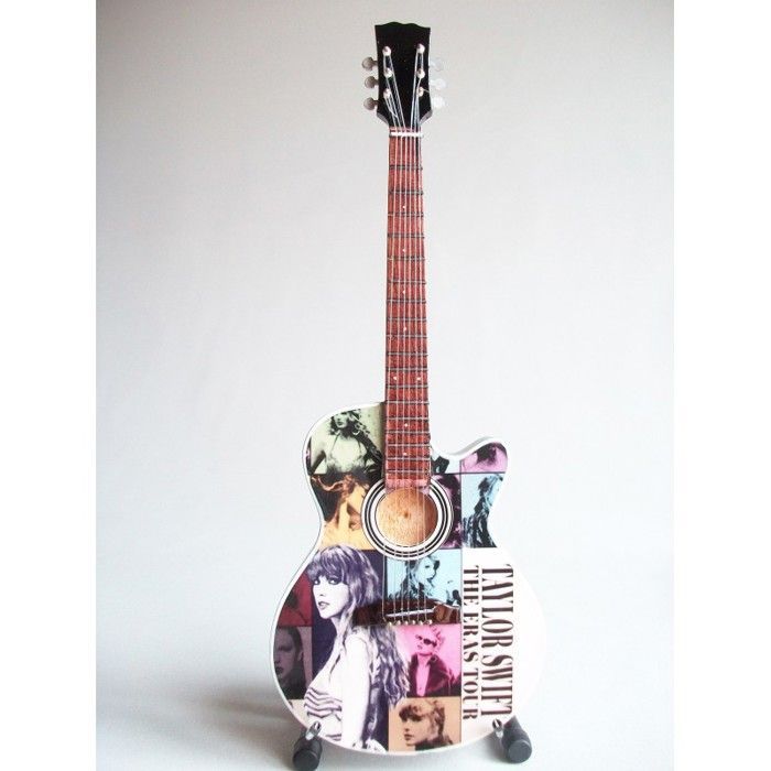 Guitarra acústica en miniatura de la gira The Eras de Taylor Swift