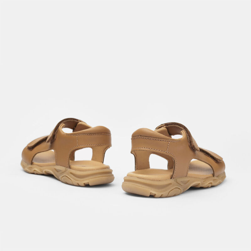 Barnsandaler i mocka
