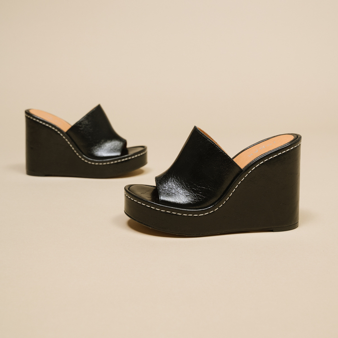 Mules compensées  en cuir vieilli noir