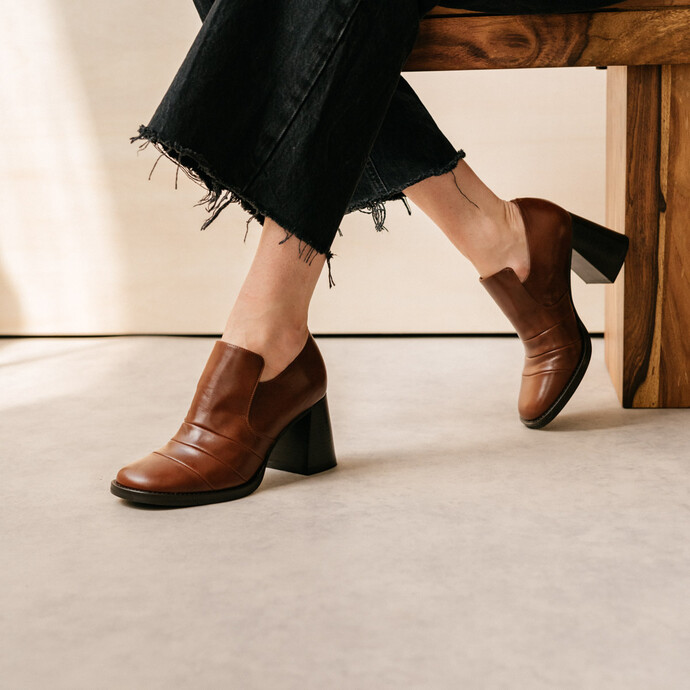 Mocassins à talons  en cuir cognac