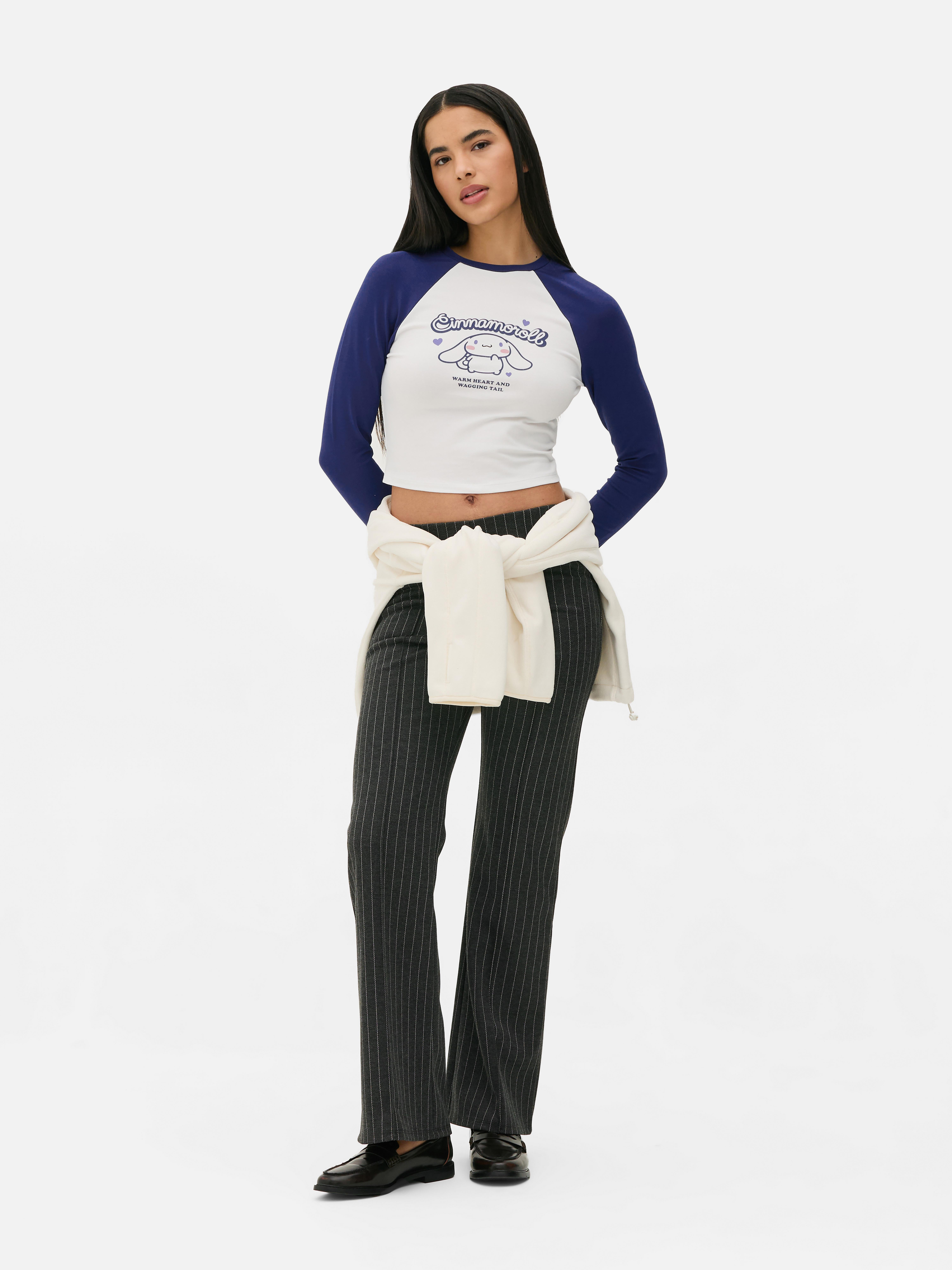 Tricou Hello Kitty cu mânecă raglan și imprimeu Cinnamoroll. Un tricou scurt cu mâneci lungi raglan și un imprimeu Cinnamoroll pentru