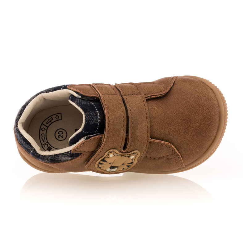 Brune basketballer / joggesko babygutt