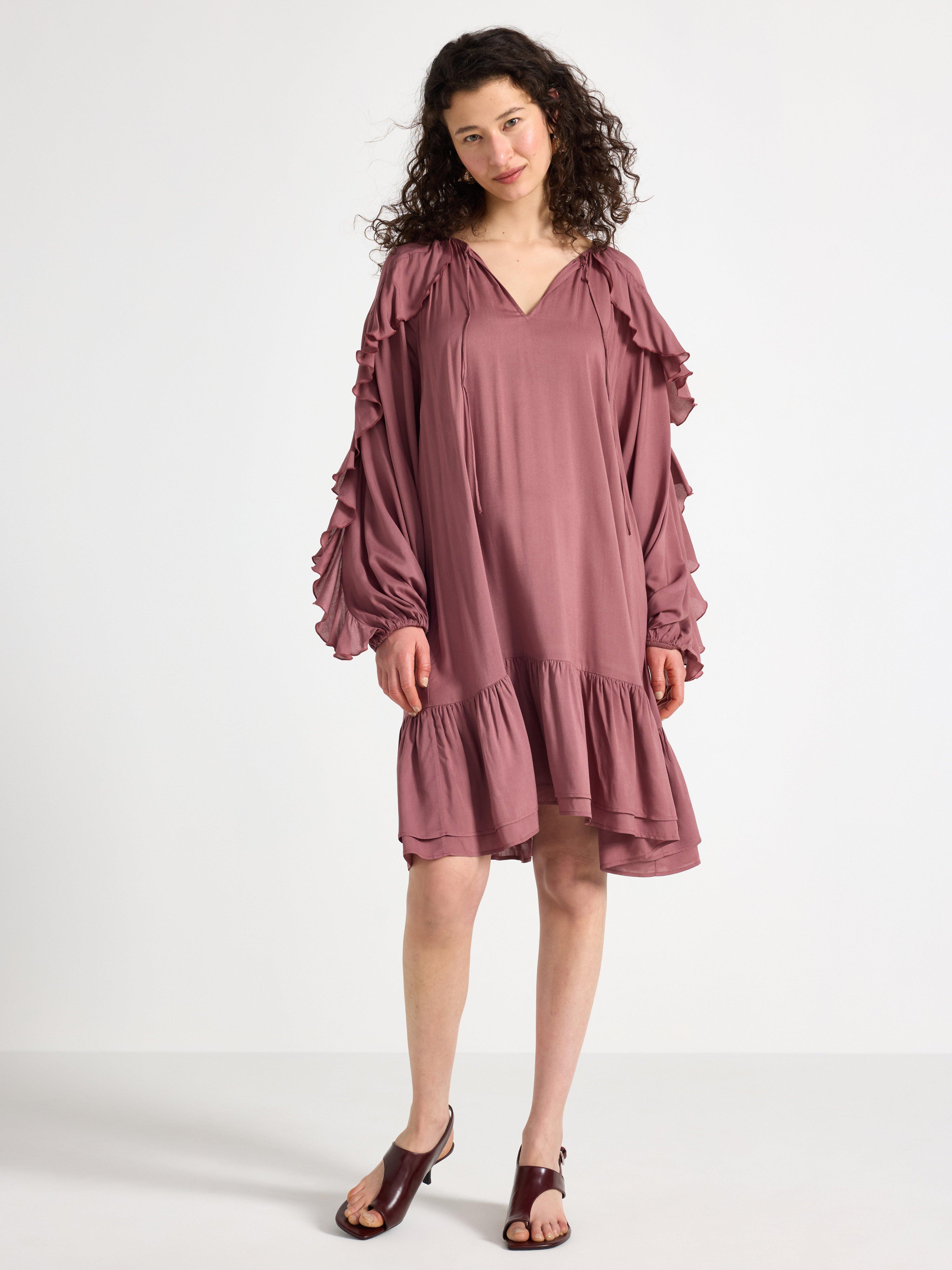 Mini vestido com babados rosa escuro acinzentado