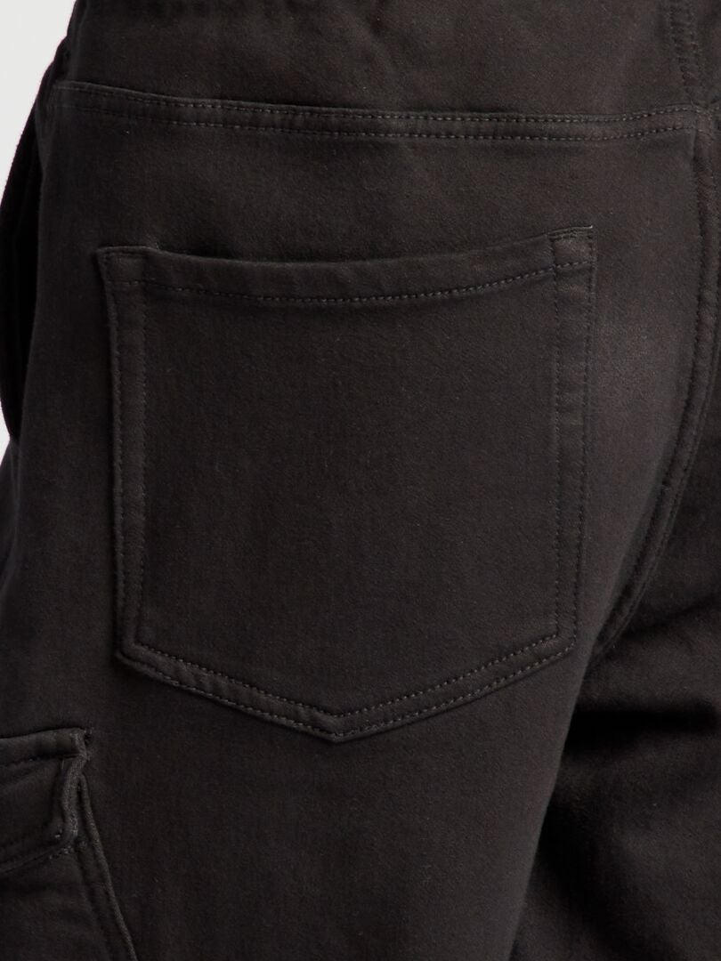 Calça jogger com efeito jeans - PRETA