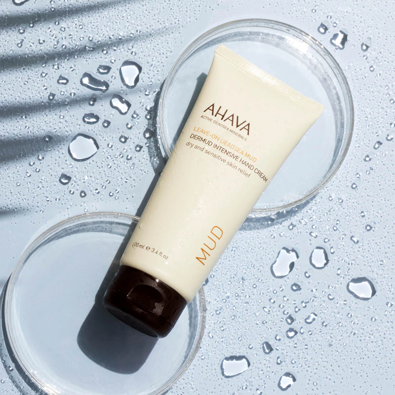 Creme intensivo para mãos AHAVA com lama do Mar Morto para pele seca e sensível.