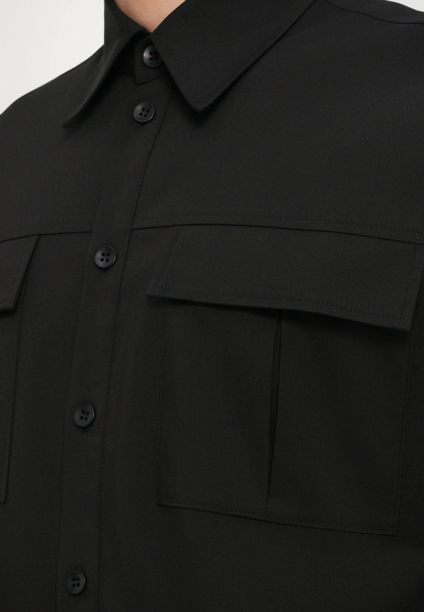 Camicia Essential Collective con doppia tasca - nera