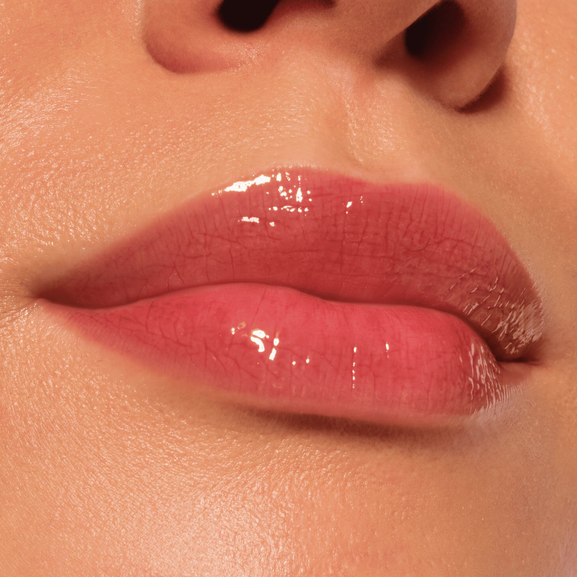 „Gloss Obsessed“ lūpų glazūra Lūpų blizgiai ir blizgesiai
