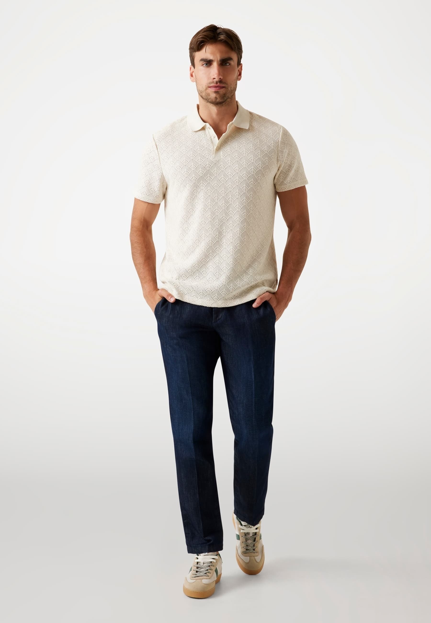 Guess-pikeepaita - kermanvärinen