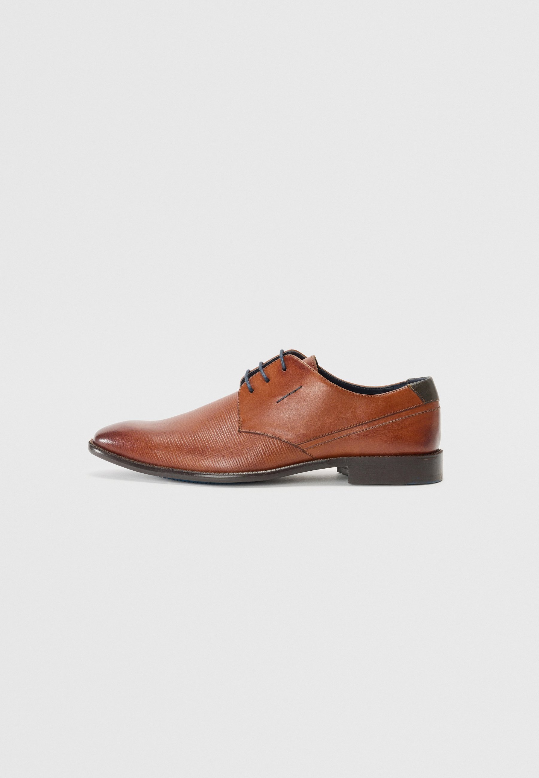 Pier One LEATHER - Instappers - beige